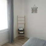 A 2 Pas De La *