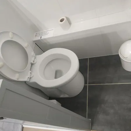 アパート A 2 Pas De La